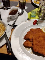 Schnitzel Vom Schwein Mit Spätzle Und Soße